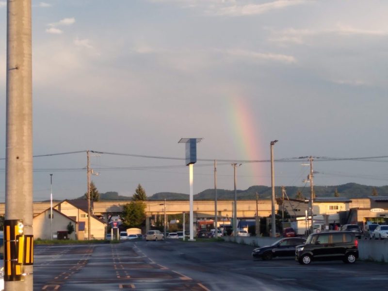 夕方に見た虹の画像です