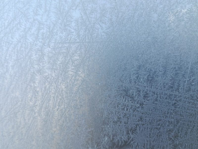 車体に付いた霜の画像です